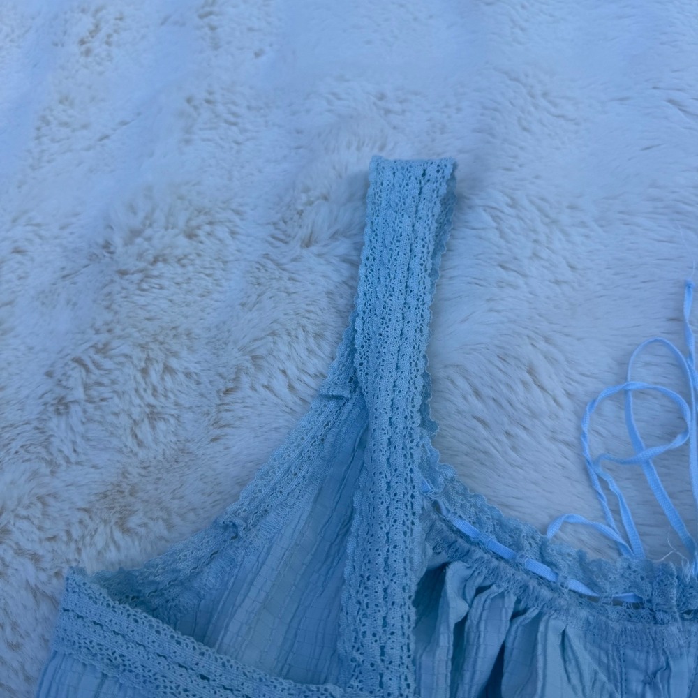 American Eagle Blue Seersucker Lace Trim Smocked Crop Tank Top Womens Medium - Picture 4 of 7
